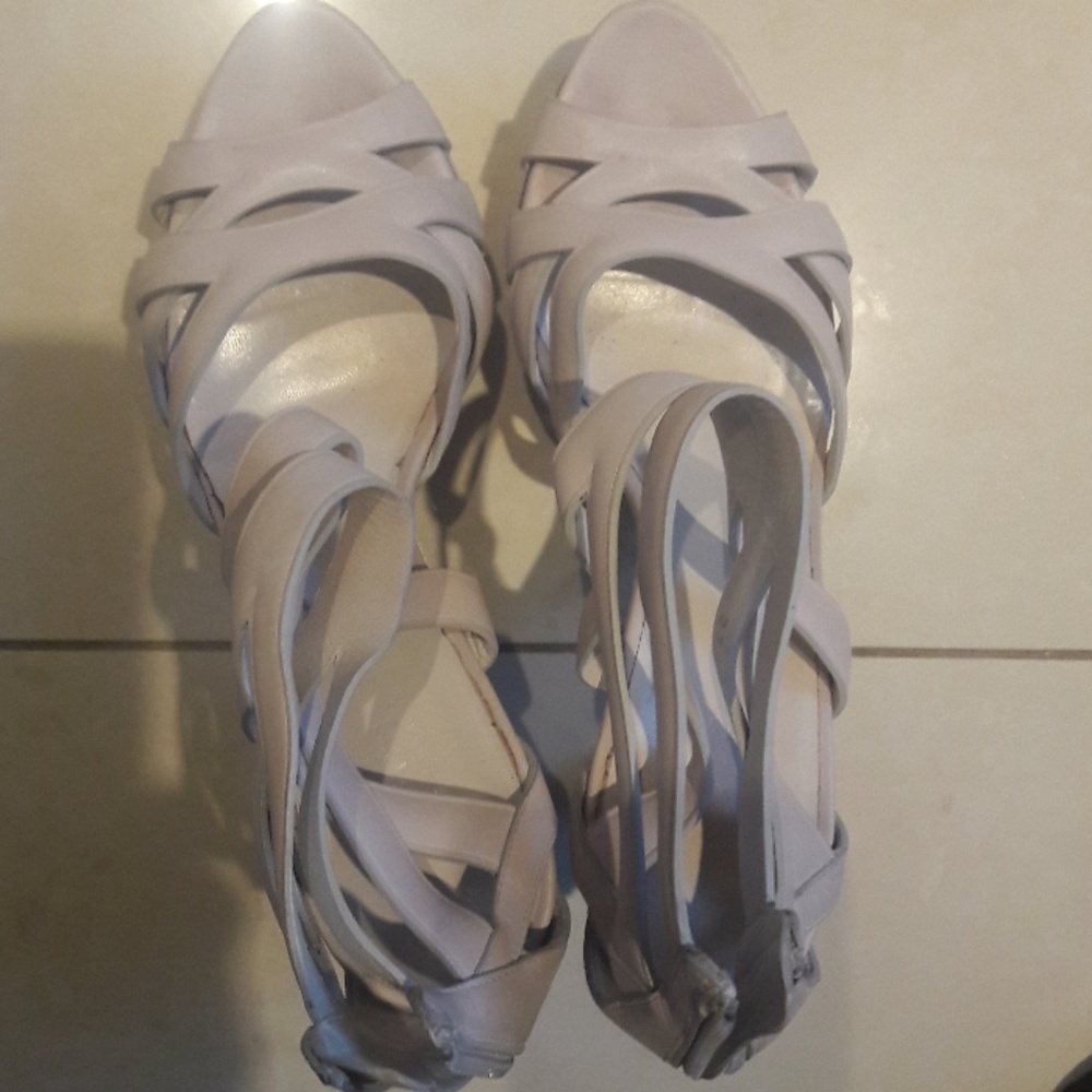 SOLD!! Gucci leather strappy sandals